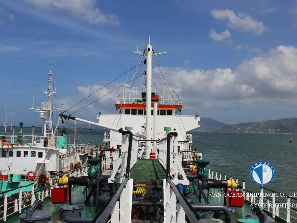 Ọkọ̀ tí ó mú epo / kemikali fún tà