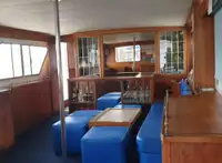 Ọkọ̀ ojú omi ìrìn-àjò fún tà