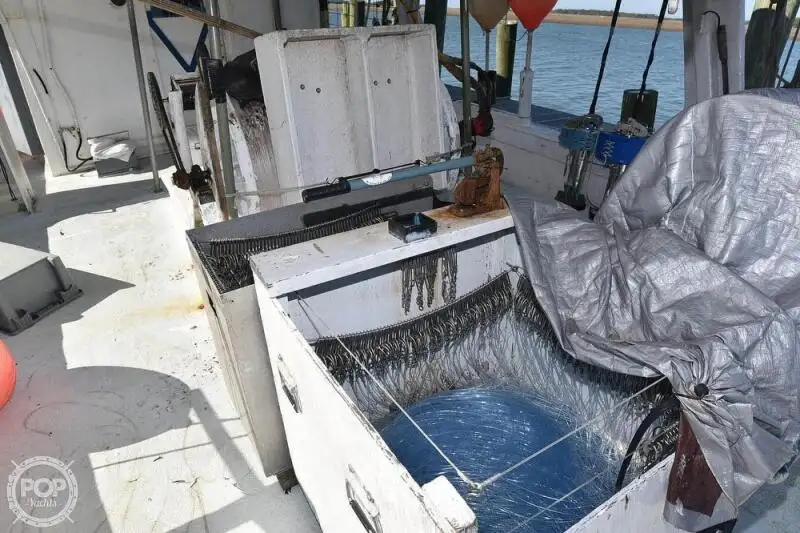 Ọkọ̀ tí ó mú ẹja pọ̀ fún tà
