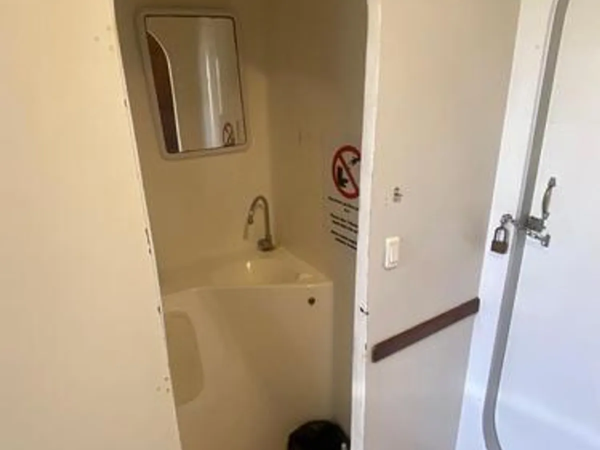 Ọkọ̀ ọpọlọpọ̀ ènìyàn fún tà