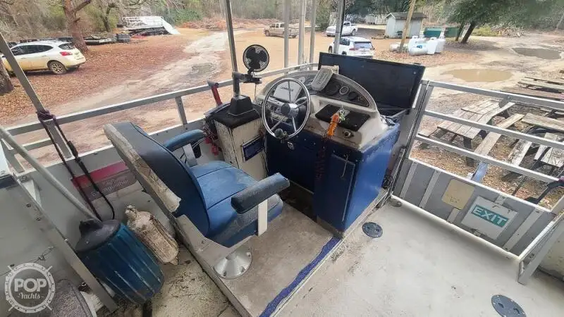 Ọkọ̀ ọpọlọpọ̀ ènìyàn fún tà