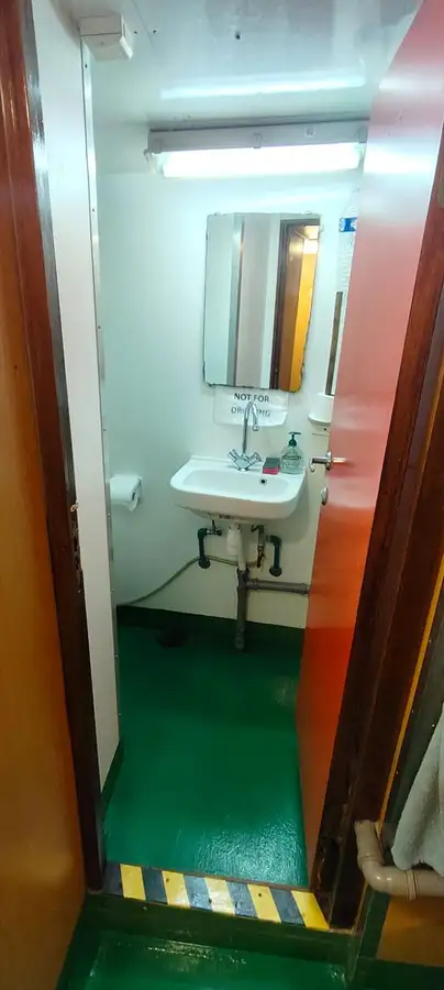 Ọkọ omi ti o mu ọja fún tà