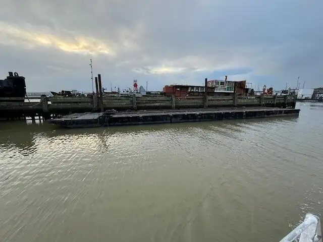 Pontoon fún tà