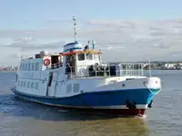 Ọkọ̀ ojú omi ìrìn-àjò fún tà