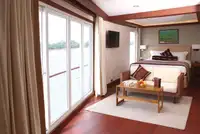Ọkọ̀ ojú omi ìrìn-àjò fún tà
