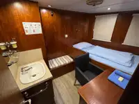 Ọkọ̀ ojú omi tí ó mú àwọn ìkọ́kọ̀ fún tà