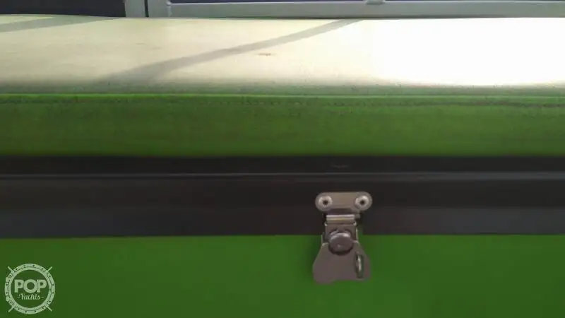Ọkọ̀ ojú omi tí ó mú àwọn ìkọ́kọ̀ fún tà