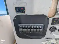 Ọkọ̀ ojú omi ìrìn-àjò tí ó mú àwọn ọkọ̀ fún tà