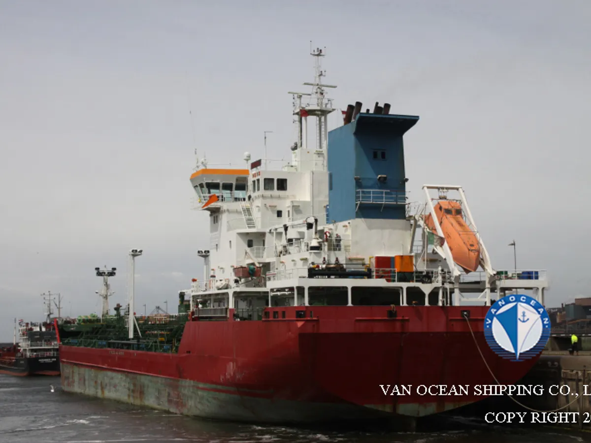 Ọkọ̀ tí ó mú epo / kemikali fún tà