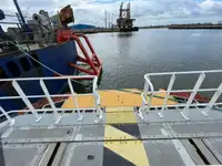 Ọkọ̀ ojú omi tí ó mú àwọn ìkọ́kọ̀ fún tà