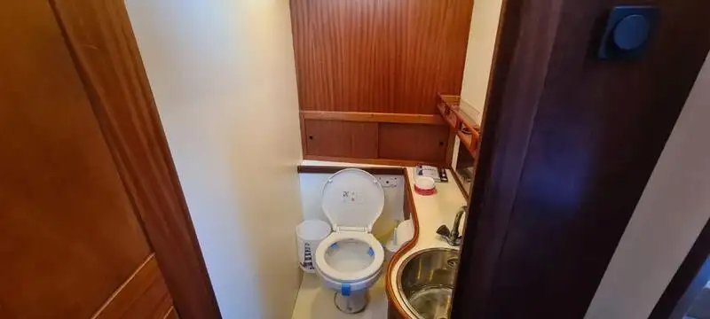 Ọkọ̀ tí ó mú epo / kemikali fún tà
