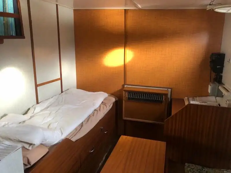 Ọkọ̀ tí ó mú epo / kemikali fún tà
