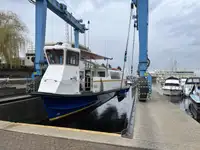 Ọkọ̀ ojú omi ìrìn-àjò fún tà