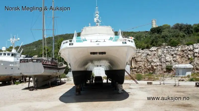 Catamaran fún tà
