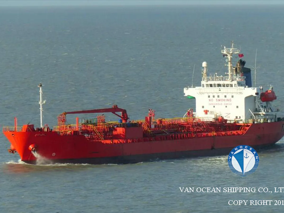 Ọkọ̀ tí ó mú epo / kemikali fún tà