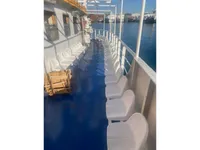 Ọkọ̀ ọpọlọpọ̀ ènìyàn fún tà