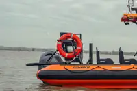 Ọkọ̀ ojú omi tí ó mú àwọn ìkọ́kọ̀ fún tà