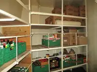 Ọkọ̀ tí wọn fi maa ń gbé ohun èlò tí ó ní ìdáná fún tà