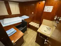 Ọkọ̀ ojú omi tí ó mú àwọn ìkọ́kọ̀ fún tà