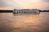 Ọkọ̀ ojú omi ìrìn-àjò fún tà