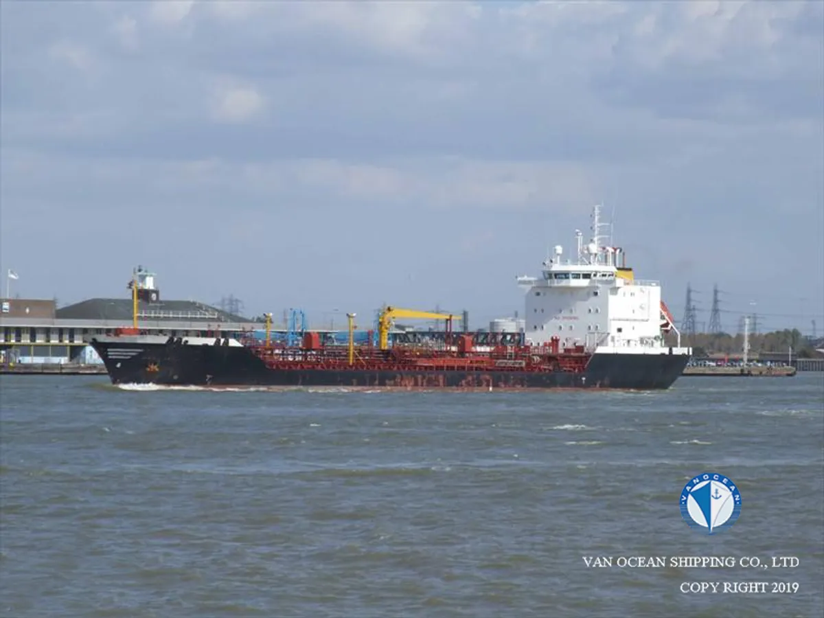 Ọkọ̀ tí ó mú epo / kemikali fún tà