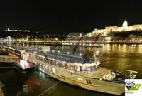 Ọkọ̀ ojú omi ìrìn-àjò fún tà