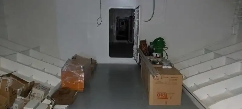 Ọkọ̀ ojú omi ìrìn-àjò fún tà