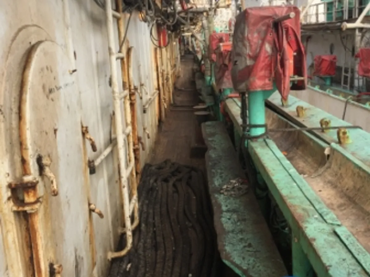 Ọkọ̀ tí ó mú ẹja squid fún tà