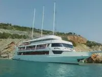 Ọkọ̀ ọpọlọpọ̀ ènìyàn fún tà
