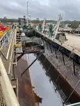 Ọkọ̀ ojú omi tí ó mú ìdọ̀tí fún tà