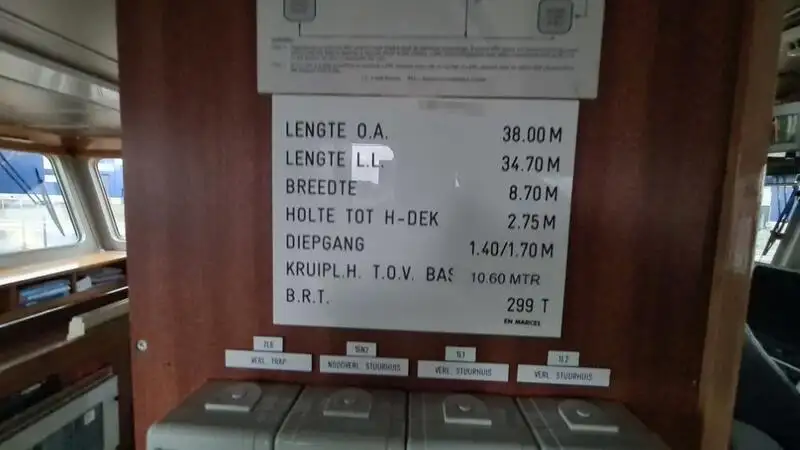Ọkọ omi ti o mu ọja fún tà