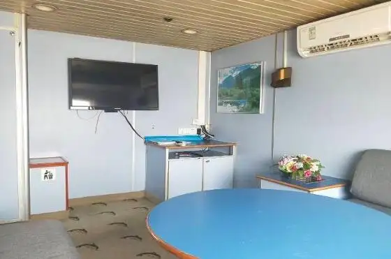 Ọkọ̀ ojú omi ìrìn-àjò fún tà