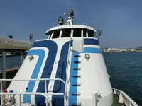 Ọkọ̀ ọpọlọpọ̀ ènìyàn fún tà