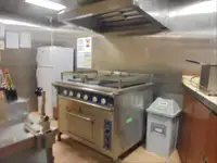 Ọkọ̀ tí wọn fi maa ń gbé ohun èlò tí ó ní ìdáná fún tà