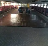 Ọkọ̀ ọpọlọpọ̀ ènìyàn fún tà
