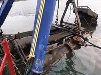 Ọkọ̀ ojú omi tí ó mú ìdọ̀tí fún tà