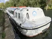 Ọkọ̀ ọpọlọpọ̀ ènìyàn fún tà