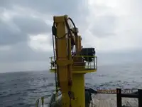 Ọkọ̀ tí wọn fi maa ń gbé ohun èlò tí ó ní ìdáná fún tà