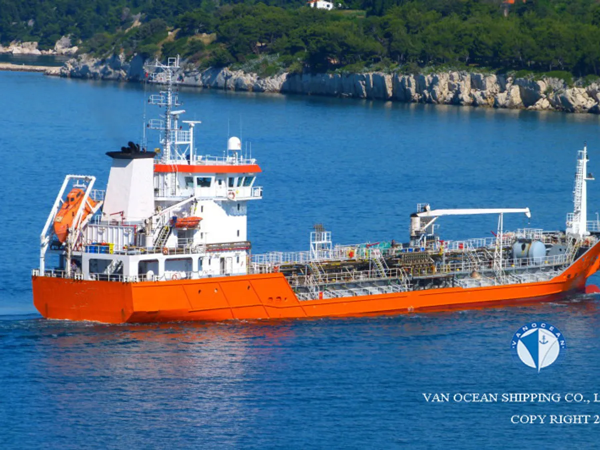 Ọkọ̀ tí ó mú epo / kemikali fún tà
