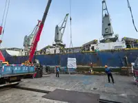 Ọkọ̀ tí wọn fi maa ń gbé ohun èlò tí ó ní ìdáná fún tà