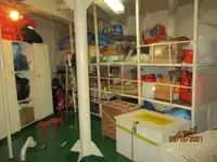 Ọkọ̀ tí wọn fi maa ń gbé ohun èlò tí ó ní ìdáná fún tà