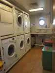 Ọkọ̀ tí wọn fi maa ń gbé ohun èlò tí ó ní ìdáná fún tà