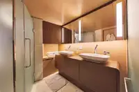 Ọkọ̀ ojú omi ìrìn-àjò fún tà