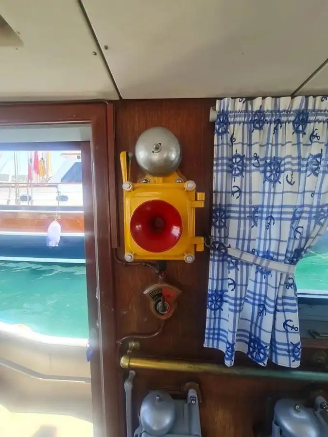 Ọkọ omi iná fún tà