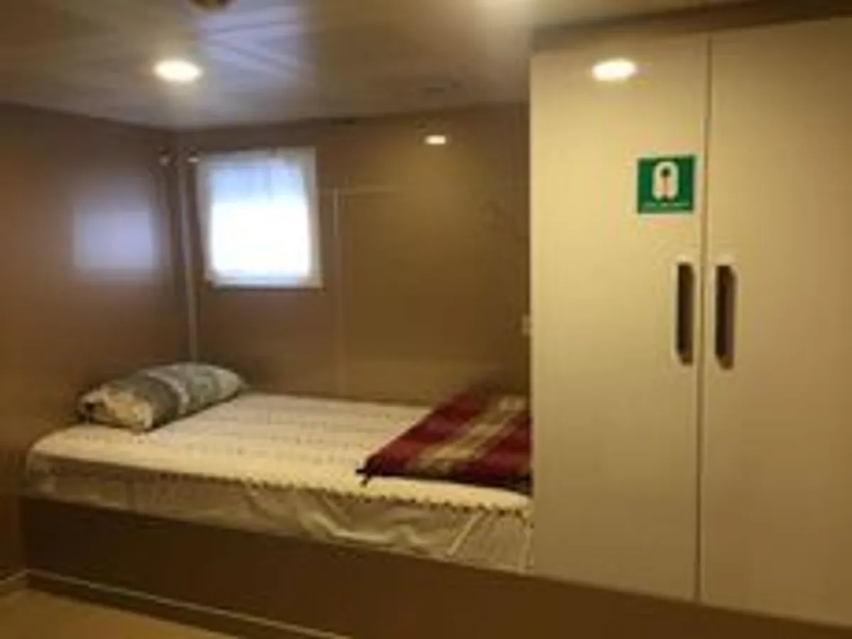 Ọkọ̀ ọpọlọpọ̀ ènìyàn fún tà