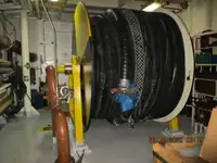 Ọkọ̀ tí wọn fi maa ń gbé ohun èlò tí ó ní ìdáná fún tà