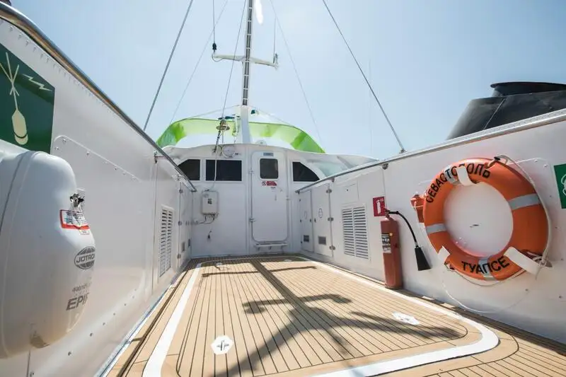 Ọkọ omi Hovercraft fún tà
