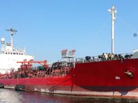 Ọkọ̀ tí ó mú epo / kemikali fún tà