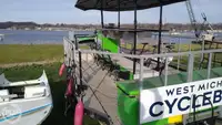 Ọkọ̀ ojú omi tí ó mú àwọn ìkọ́kọ̀ fún tà