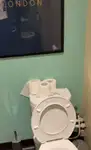 Ọkọ̀ ojú omi ìrìn-àjò tí ó mú àwọn ọkọ̀ fún tà